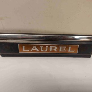 Nissan Laurel lokasuojan koristelista